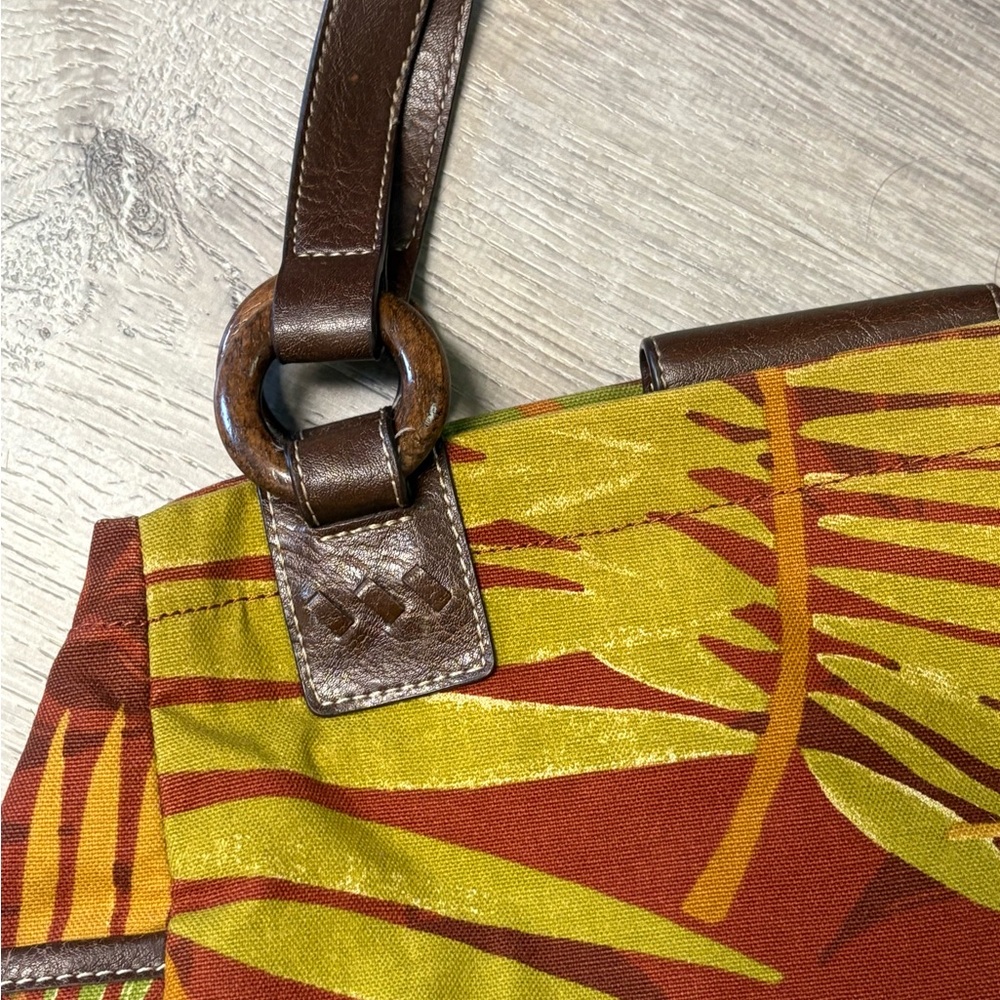 Relic Floral Pattern Purse - Picture 2 of 10